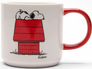 This charming Magpie mug showcases the beloved Snoopy from the Peanuts comic strip, taking a nap on his iconic red-roof home, and comes with a coordinating red handle. On the reverse side of the mug, you'll find the humorous declaration, 'I think I'm allergic to mornings.' If you're not particularly fond of early wake-ups, this mug could be the perfect addition to your collection!