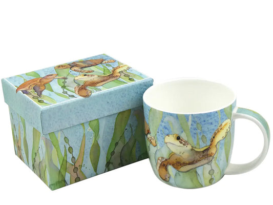 Designed by Emma as part of her Sealife collection, these Fine Bone China mugs adorned with turtles are tastefully presented in an exquisite gift box, making them the ideal gift for that special someone.