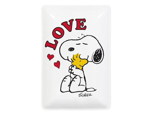 Magpie x Peanuts infuses life into this adorable trinket tray, featuring Snoopy and Woodstock in a heartwarming embrace. Two red hearts adorned with the word "Love" playfully curve around Snoopy's head, adding an extra touch of sweetness. Whether offered as a thoughtful gift for Peanuts enthusiasts or as a whimsical addition to your decor, this tray brings joy to any space.