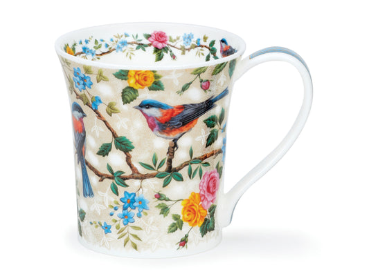 This charming Dunoon mug, ideal for serving espresso or macchiato, is crafted from fine bone china and adorned with real gold detailing, adding both beauty and practicality to your drink experience. 