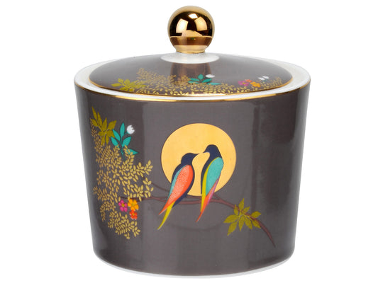 Crafted with charm, this dark grey porcelain sugar bowl showcases two birds silhouetted against a golden moon. Adorned with delicate leaves that are a hallmark of the Sara Miller London Chelsea collection